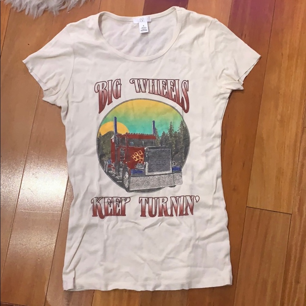 fitted t shirt